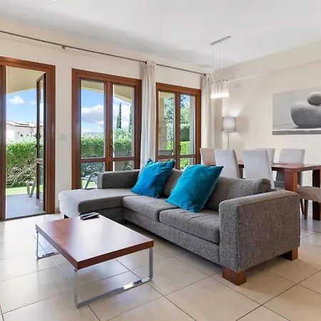 Lovely Ground Floor Pomos With Private Garden And Communal Pool - Aphrodite Hills Appartamento Kouklia