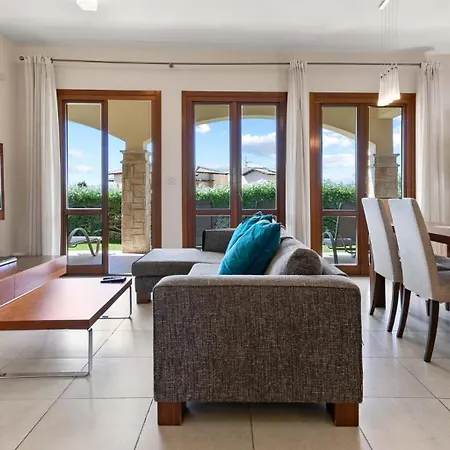 Lovely Ground Floor Pomos With Private Garden And Communal Pool - Aphrodite Hills