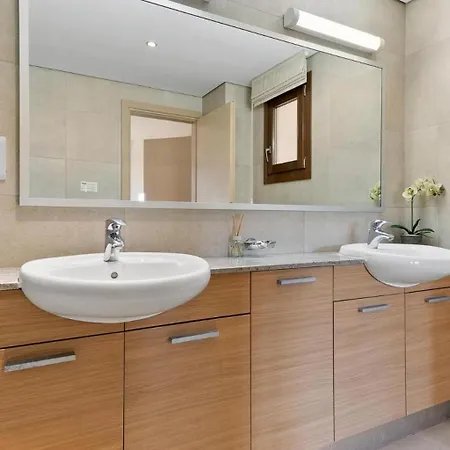 Lovely Ground Floor Pomos With Private Garden And Communal Pool - Aphrodite Hills Appartement