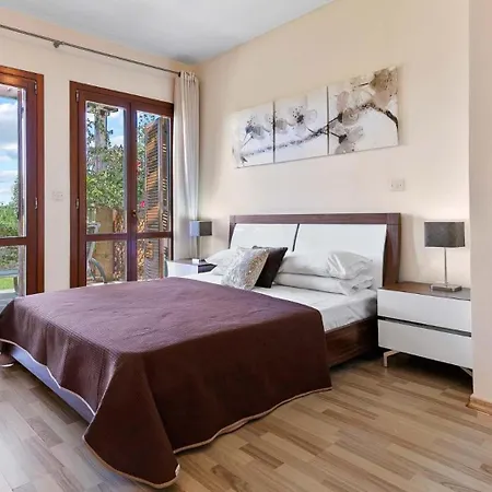 Apartment Lovely Ground Floor Pomos With Private Garden And Communal Pool - Aphrodite Hills