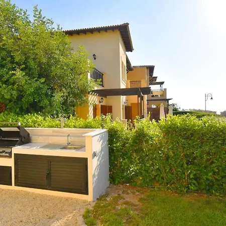 Lovely Ground Floor Pomos With Private Garden And Communal Pool - Aphrodite Hills Appartement *