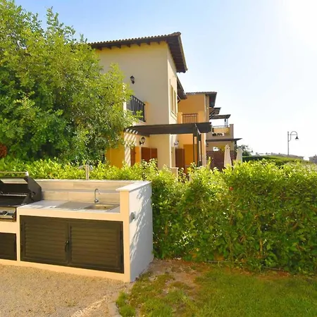 Lovely Ground Floor Pomos With Private Garden And Communal Pool - Aphrodite Hills Apartment *