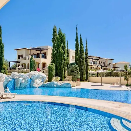 Lovely Ground Floor Pomos With Private Garden And Communal Pool - Aphrodite Hills Apartment