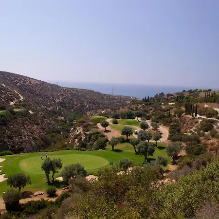 Lovely Ground Floor Pomos With Private Garden And Communal Pool - Aphrodite Hills Kouklia