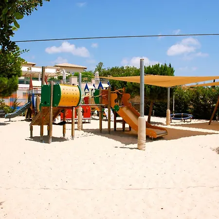 Lovely Ground Floor Pomos With Private Garden And Communal Pool - Aphrodite Hills Kouklia