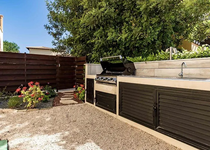 アパート Lovely Ground Floor Pomos With Private Garden And Communal Pool - Aphrodite Hills クークリア