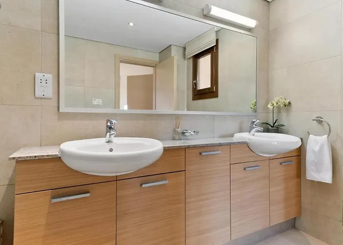 Lovely Ground Floor Pomos With Private Garden And Communal Pool - Aphrodite Hills Lägenhet