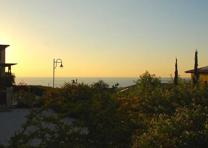 Lägenhet Lovely Ground Floor Pomos With Private Garden And Communal Pool - Aphrodite Hills *