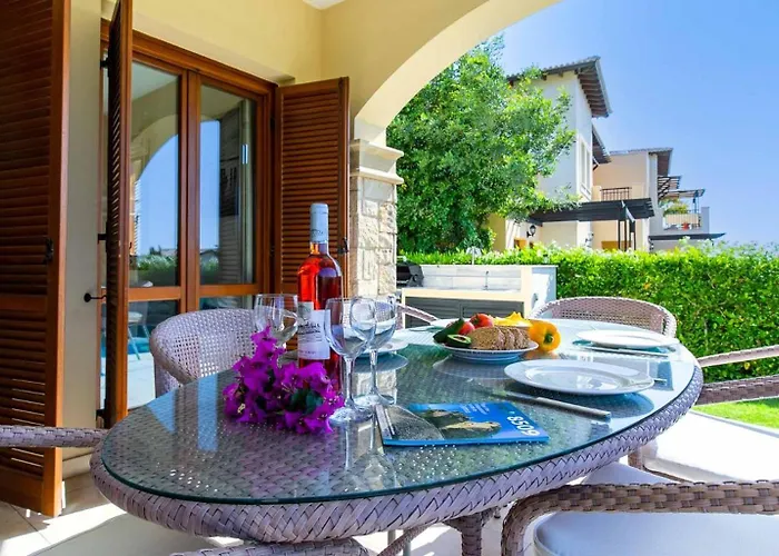 Lägenhet Lovely Ground Floor Pomos With Private Garden And Communal Pool - Aphrodite Hills