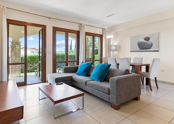 Lovely Ground Floor Pomos With Private Garden And Communal Pool - Aphrodite Hills アパート クークリア