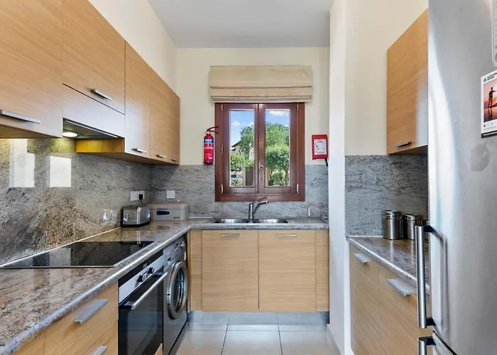 Lovely Ground Floor Pomos With Private Garden And Communal Pool - Aphrodite Hills Kouklia