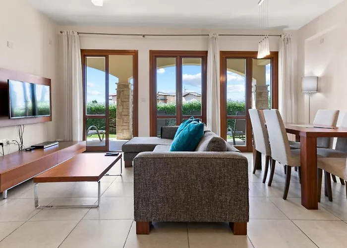 Lovely Ground Floor Pomos With Private Garden And Communal Pool - Aphrodite Hills