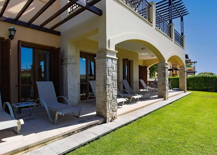 アパート Lovely Ground Floor Pomos With Private Garden And Communal Pool - Aphrodite Hills *