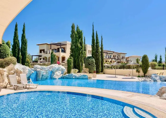 Lovely Ground Floor Pomos With Private Garden And Communal Pool - Aphrodite Hills Lägenhet