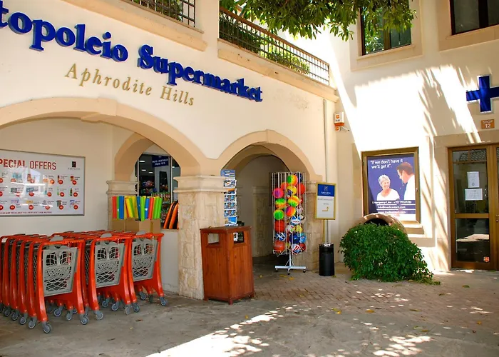 Lovely Ground Floor Pomos With Private Garden And Communal Pool - Aphrodite Hills アパート